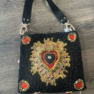 Art Handmaxe heart purse bag beaded artist Sara Molano / Camila Meucci